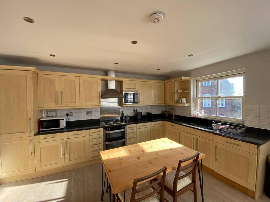 The Penthouse, Winchester Exteriör bild